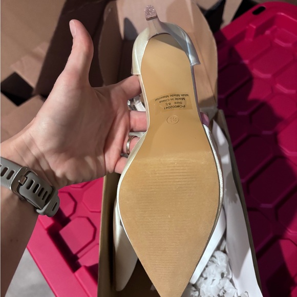 Journee Collection Cream Heels with Floral Accent - Picture 15 of 15